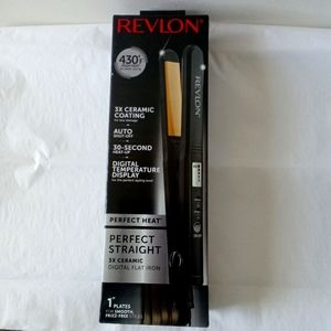 Revlon NIB Perfect Heat Perfect Straight 3X Ceramic Coating Flat Iron 430 Degree